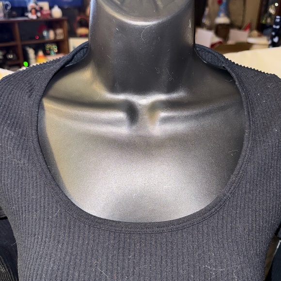 Babaton Ribbed Contour Crew Cropped Longsleeve Top - Picture 2 of 14